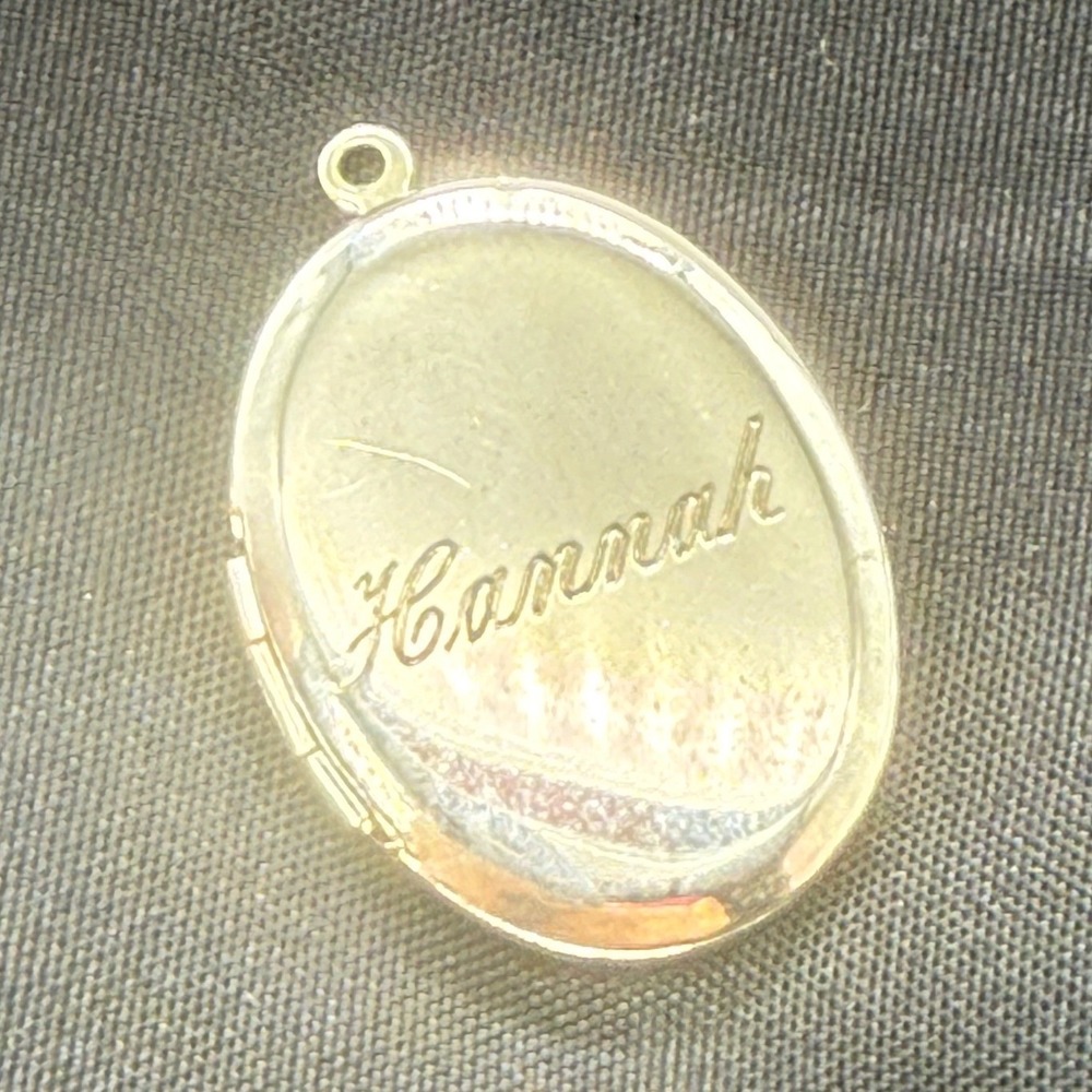 Vintage Style Silver Tone Engraved "HANNAH" Oval‎ Locket Photo Pendant Keepsake